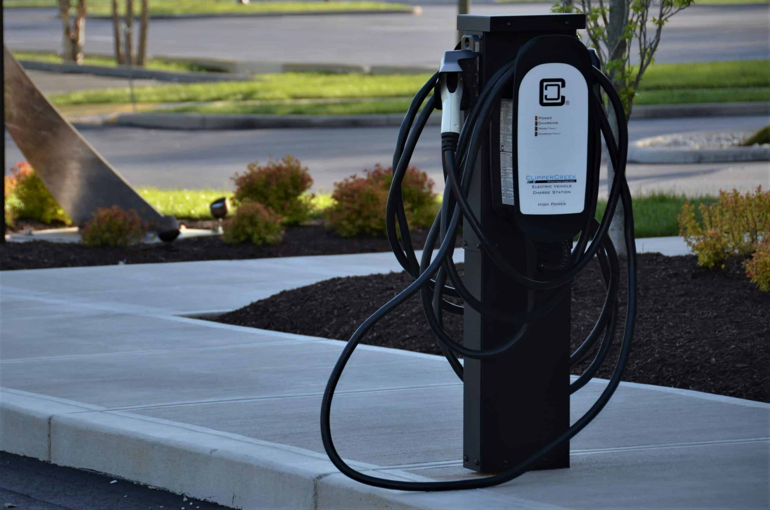 roger-starnes-sr-VUuBpG5avLY-unsplash EV Charger